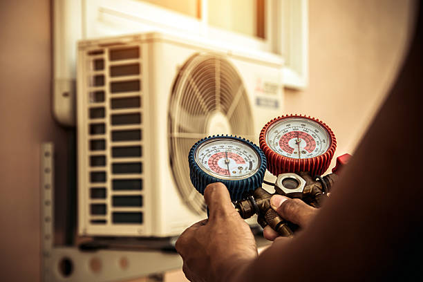 Professional Hvac technician working in Lynchburg, MO